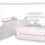 Hochzeitseinladungskarte Innenseite mit Berge Illustration im Hintergrund für die Hochzeit am Berg